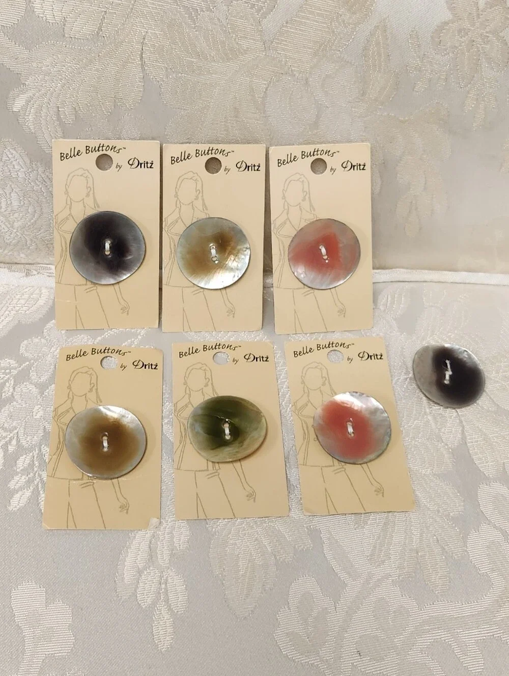 7 PCS ROUND SHELL SEWING TWO HOLES BUTTONS 34MM Belle Buttons By Dritz Crafts